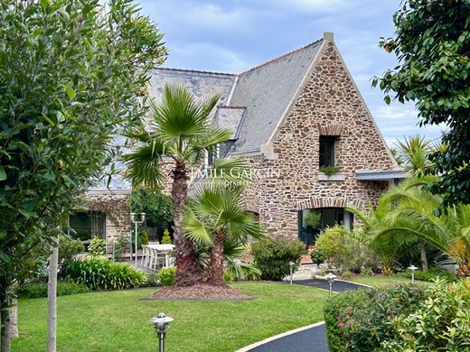Luxury home in Les Rosaires, Côtes-d'Armor