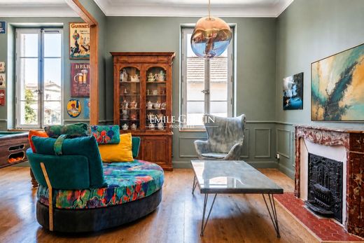Apartment / Etagenwohnung in Avignon, Vaucluse