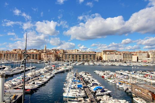 Apartment / Etagenwohnung in Marseille, Bouches-du-Rhône