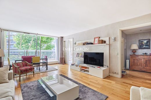 Apartment / Etagenwohnung in Neuilly-sur-Seine, Hauts-de-Seine