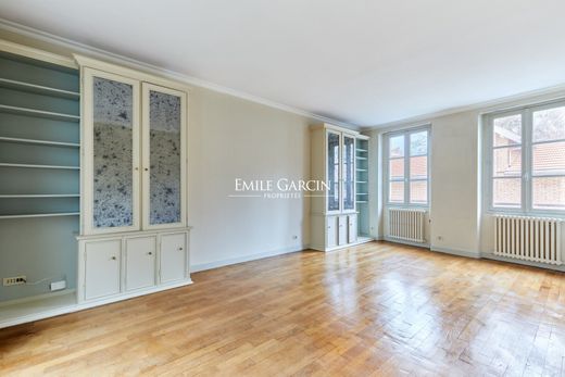 Apartment in Saint-Germain, Odéon, Monnaie, Paris