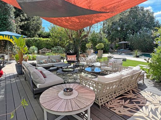 Luxus-Haus in Roquefort-les-Pins, Alpes-Maritimes