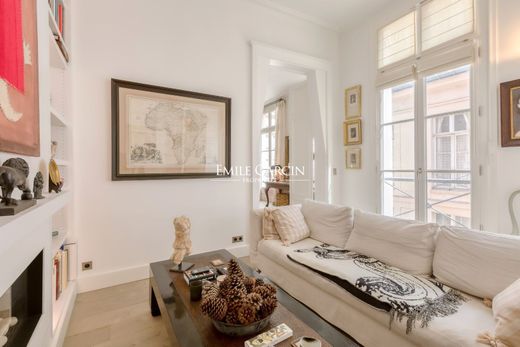 Apartment in Saint-Germain, Odéon, Monnaie, Paris