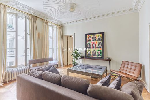 Apartment in Chatelet les Halles, Louvre-Tuileries, Palais Royal, Paris