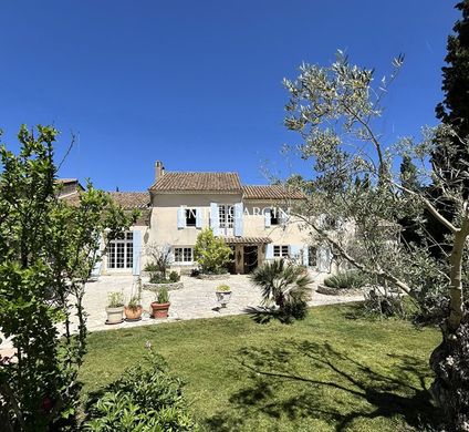 Luxury home in Sénas, Bouches-du-Rhône