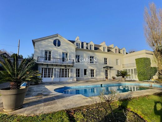 Luxe woning in Louveciennes, Yvelines