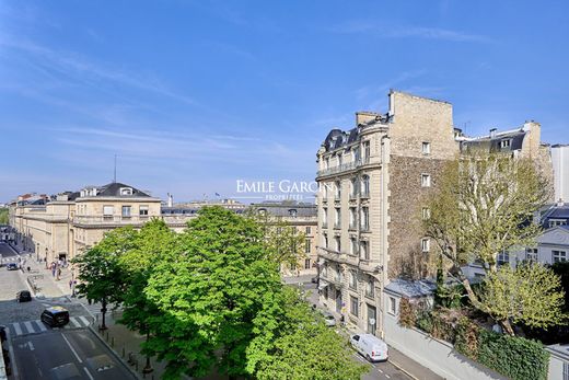 Apartment in Tour Eiffel, Invalides – Ecole Militaire, Saint-Thomas d’Aquin, Paris
