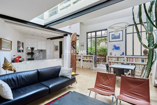 Apartment in Montmartre, Abbesses, Grandes-Carrières, Paris