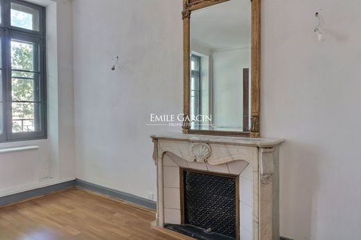 Apartment / Etagenwohnung in Avignon, Vaucluse