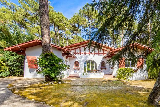 Luxury home in Pyla sur Mer, Gironde