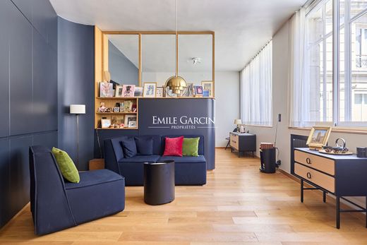 Apartment in Chatelet les Halles, Louvre-Tuileries, Palais Royal, Paris