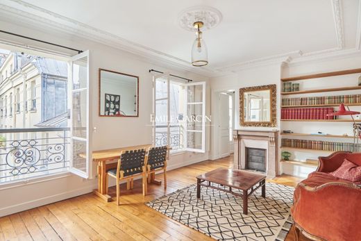 Apartment in Tour Eiffel, Invalides – Ecole Militaire, Saint-Thomas d’Aquin, Paris