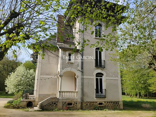 Luxury home in Saint-Sauveur-en-Puisaye, Yonne