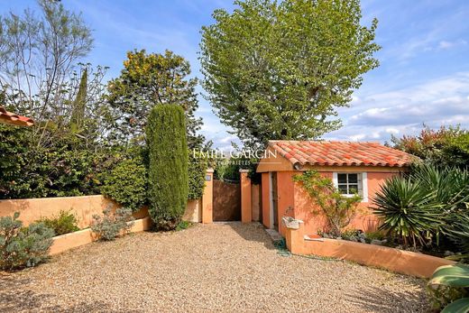 Casa di lusso a Velaux, Bocche del Rodano
