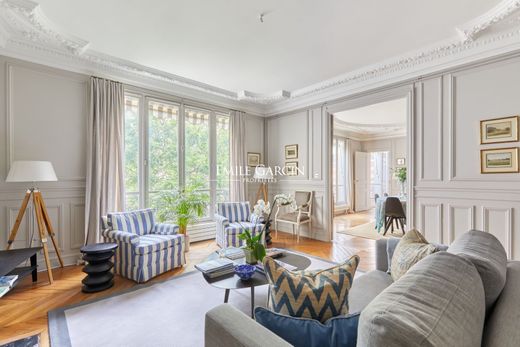 Apartment in Tour Eiffel, Invalides – Ecole Militaire, Saint-Thomas d’Aquin, Paris