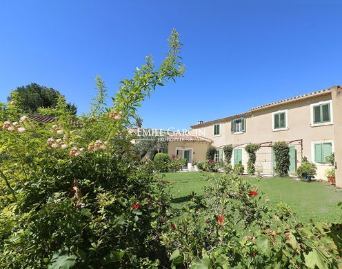 Saint-Rémy-de-Provence, Bouches-du-Rhôneの高級住宅