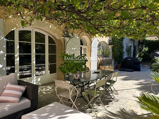 Πολυτελή κατοικία σε Nîmes, Gard