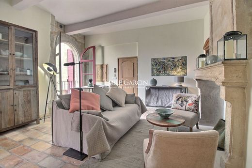 Uzès, Gardのアパートメント
