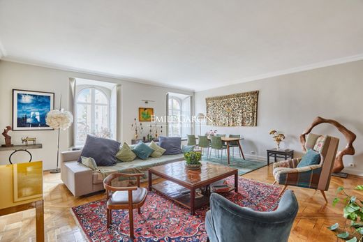 Apartment in Tour Eiffel, Invalides – Ecole Militaire, Saint-Thomas d’Aquin, Paris