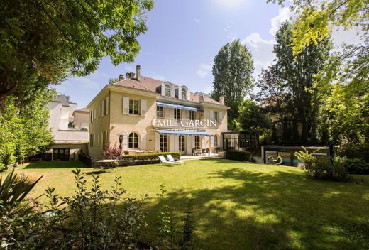 Casa de lujo en Neuilly-sur-Seine, Altos de Sena