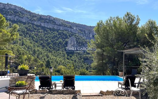 Luxury home in Fontaine-de-Vaucluse, Vaucluse