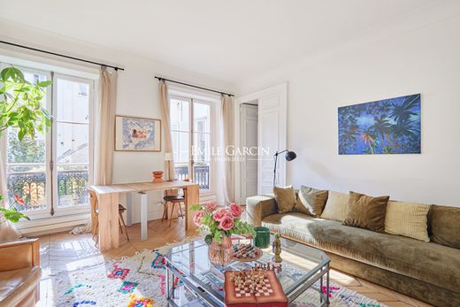 Apartment in Canal Saint Martin, Château d’Eau, Porte Saint-Denis, Paris