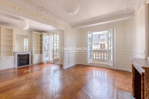 Apartment in Tour Eiffel, Invalides – Ecole Militaire, Saint-Thomas d’Aquin, Paris