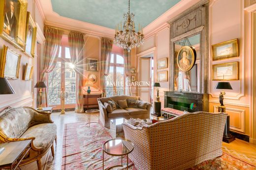 Apartment in Champs-Elysées, Madeleine, Triangle d’or, Paris