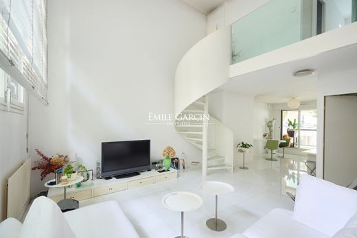 Apartment in Belleville, Père-Lachaise, Ménilmontant, Paris