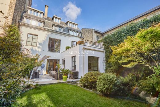 Hotel w Neuilly-sur-Seine, Hauts-de-Seine