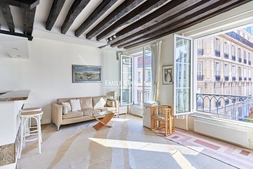 Apartment in Chatelet les Halles, Louvre-Tuileries, Palais Royal, Paris