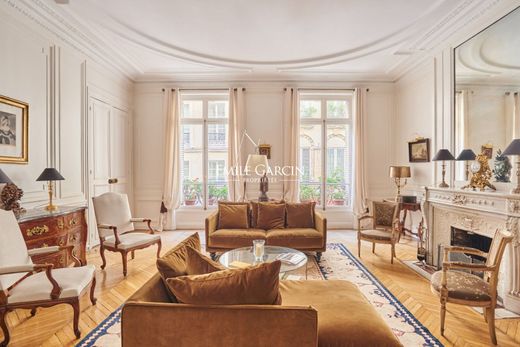 Apartment in Champs-Elysées, Madeleine, Triangle d’or, Paris