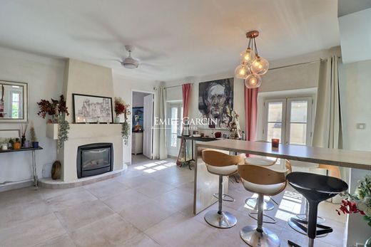Apartment / Etagenwohnung in Avignon, Vaucluse