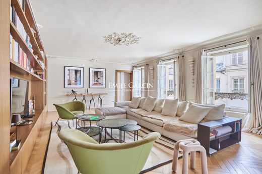 Apartment in Tour Eiffel, Invalides – Ecole Militaire, Saint-Thomas d’Aquin, Paris