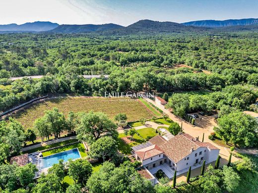 Villa in Saint-Maximin-la-Sainte-Baume, Var