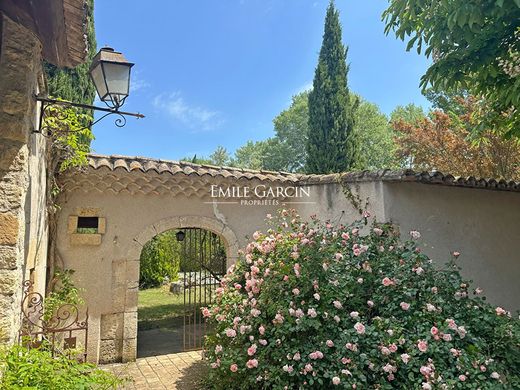 Luxury home in Taillades, Vaucluse