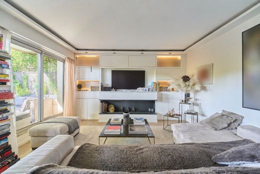 Apartment / Etagenwohnung in Neuilly-sur-Seine, Hauts-de-Seine