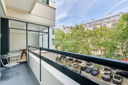 Apartment in Tour Eiffel, Invalides – Ecole Militaire, Saint-Thomas d’Aquin, Paris