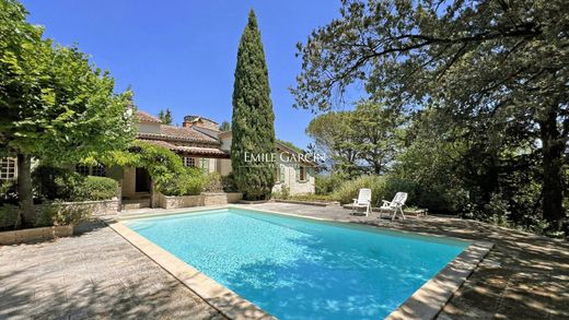 Luxus-Haus in Saint-Saturnin-lès-Apt, Vaucluse