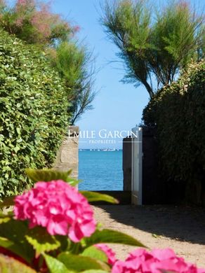 Luxury home in Pleumeur-Bodou, Côtes-d'Armor