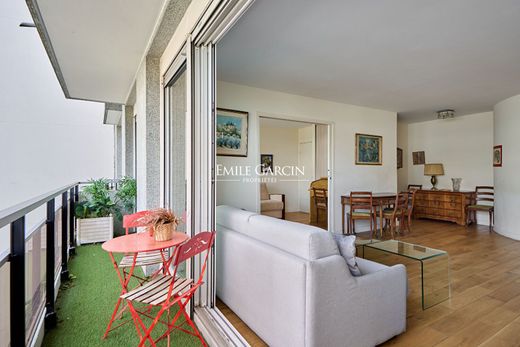 Apartment in Motte-Picquet, Commerce, Necker, Paris