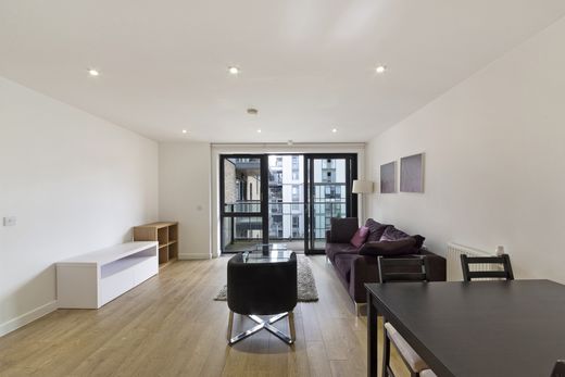 Apartment / Etagenwohnung in London, Greater London