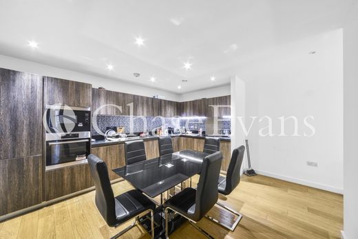 Apartment / Etagenwohnung in London, Greater London