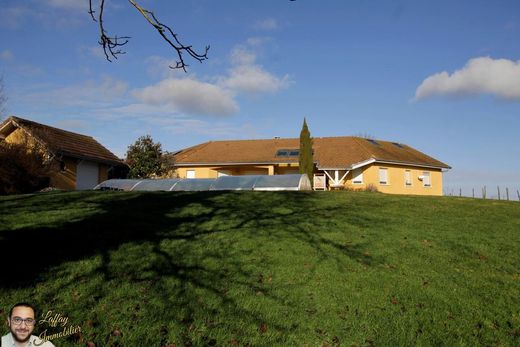 Villa in La Tour-du-Pin, Isère