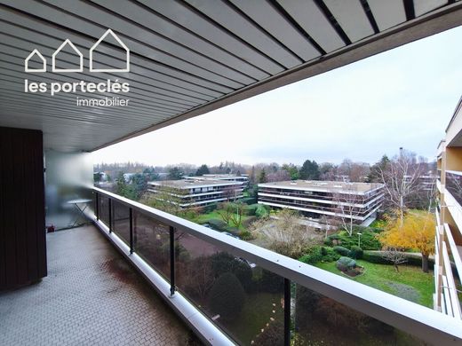 Apartment / Etagenwohnung in Le Chesnay, Yvelines