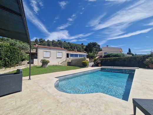 Villa in Ensuès-la-Redonne, Bouches-du-Rhône
