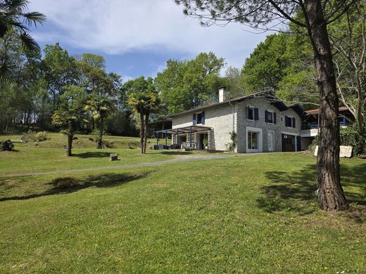 Villa in Mouguerre, Pyrénées-Atlantiques