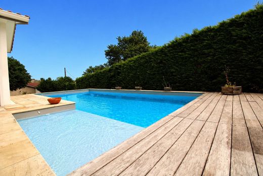 Villa in Bardos, Pyrénées-Atlantiques