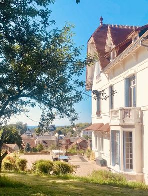 Вилла, Néris-les-Bains, Allier