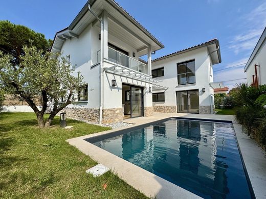 Villa in Biarritz, Pyrénées-Atlantiques